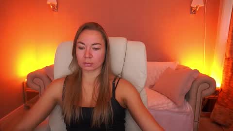 Snapshot of vixenmuse chatting on 10-09-25, 07:28 Ur Lady online show from 10-09-25, 07:28