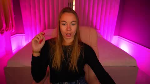 Snapshot of vixenmuse chatting on 10-14-25, 12:17 Ur Lady online show from 10-14-25, 12:17