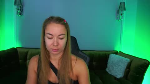 Snapshot of vixenmuse chatting on 10-15-25, 06:13 Ur Lady online show from 10-15-25, 06:13