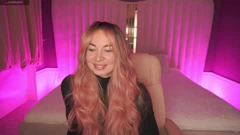 Snapshot of vixenmuse chatting on 10-23-25, 08:07 Ur Lady online show from 10-23-25, 08:07