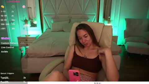 Snapshot of vixenmuse chatting on 06-17-26, 10:00 Ur Lady online show from 06-17-26, 10:00