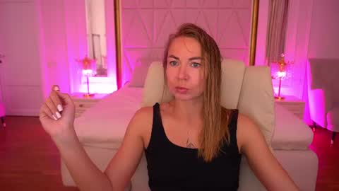 Snapshot of vixenmuse chatting on 07-02-26, 08:37 Ur Lady online show from 07-02-26, 08:37
