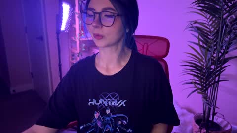 Polly  Online mostly at 9pm-2am UK Time online show from 02-27-26, 06:52