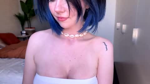 Polly  Online mostly at 9pm-2am UK Time online show from 05-24-26, 04:23