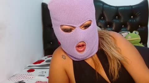 Snapshot of vkleiin chatting on 10-30-25, 12:12 Venus online show from 10-30-25, 12:12