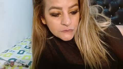 Snapshot of vkleiin chatting on 11-14-25, 01:04 Venus online show from 11-14-25, 01:04