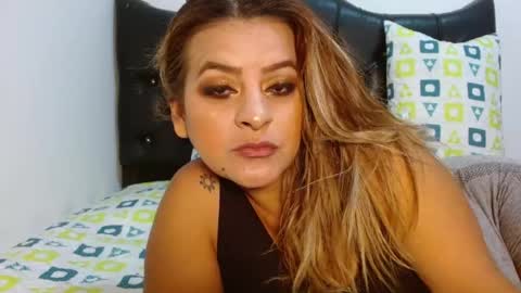 Snapshot of vkleiin chatting on 11-18-25, 01:00 Venus online show from 11-18-25, 01:00