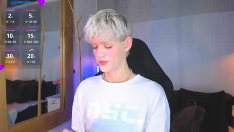 Snapshot of vladhellsing4 chatting on 07-22-26, 02:31 Vlad online show from 07-22-26, 02:31