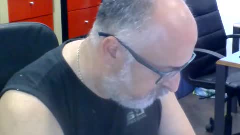 Snapshot of volpi72 chatting on 06-10-26, 06:51 volpi72 online show from 06-10-26, 06:51