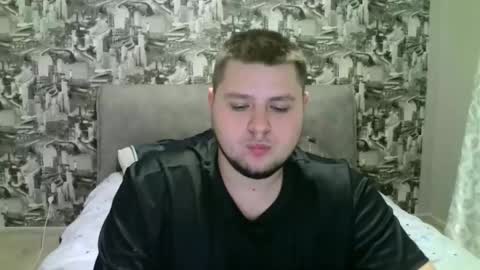 Snapshot of volshebnik_130 chatting on 10-28-25, 07:38 Volshebnik1302 online show from 10-28-25, 07:38