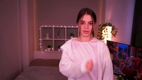 Sofia online show from 11-08-25, 06:57