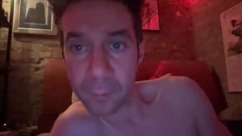 Snapshot of voodoochilelove chatting on 12-18-25, 01:11 Djangus Roundstone online show from 12-18-25, 01:11