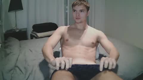 Snapshot of vouvoucouple chatting on 12-12-24, 06:31 Tim online show from 12-12-24, 06:31