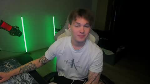 Snapshot of vova_belkin_ chatting on 05-18-26, 04:46 vova online show from 05-18-26, 04:46