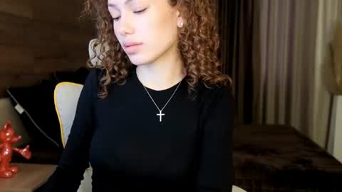 Snapshot of voxlesss chatting on 07-18-26, 05:33 Lily online show from 07-18-26, 05:33