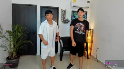 Snapshot of voyeurism_guys chatting on 11-09-25, 10:41 voyeurism_guys online show from 11-09-25, 10:41