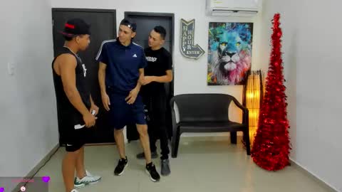 Snapshot of voyeurism_guys chatting on 11-27-25, 11:07 voyeurism_guys online show from 11-27-25, 11:07