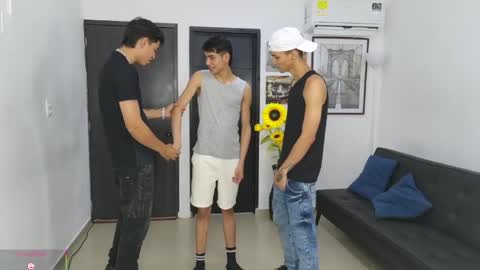 voyeurism_guys online show from 04-22-26, 11:06