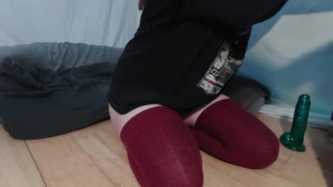 Snapshot of wacky_weirdo chatting on 10-27-25, 07:34 Rose online show from 10-27-25, 07:34