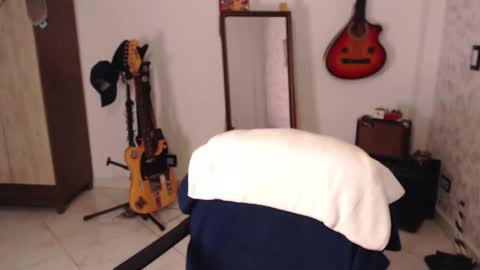 Snapshot of wake_and_bakee chatting on 10-05-25, 12:42 John online show from 10-05-25, 12:42