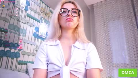 Snapshot of waki_fuckie chatting on 10-17-25, 05:43 Lina online show from 10-17-25, 05:43