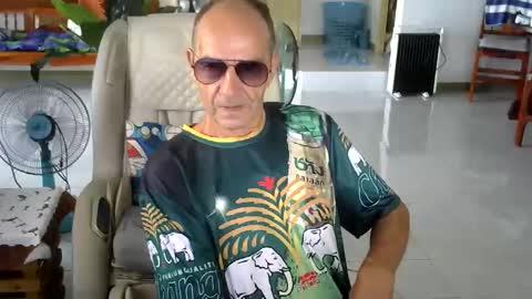 Snapshot of walleja chatting on 02-08-26, 04:05 walleja online show from 02-08-26, 04:05