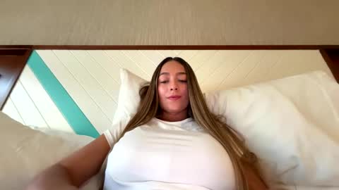 Wanda online show from 04-23-26, 04:09