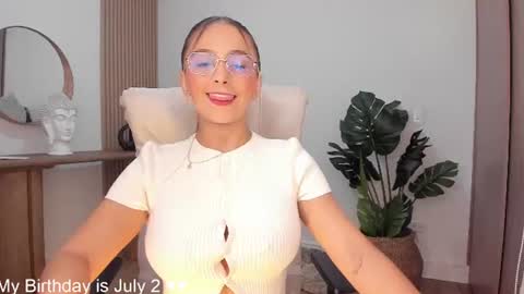 Snapshot of wandathompson_ chatting on 06-11-26, 10:57 Wanda online show from 06-11-26, 10:57