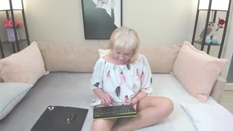 Snapshot of wanessaraso chatting on 10-21-25, 01:01 wanessaraso online show from 10-21-25, 01:01