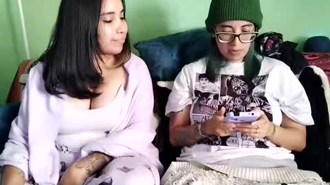 Snapshot of waningrosee chatting on 01-20-25, 06:10 Waningrose Lu online show from 01-20-25, 06:10