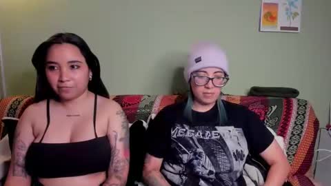 Snapshot of waningrosee chatting on 02-16-25, 05:48 Waningrose Lu online show from 02-16-25, 05:48