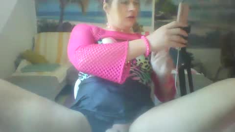 Snapshot of wannafeelitall chatting on 12-22-24, 01:11 Emilia inst online show from 12-22-24, 01:11