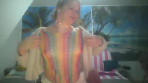 Snapshot of wannafeelitall chatting on 12-28-24, 08:58 Emilia inst online show from 12-28-24, 08:58