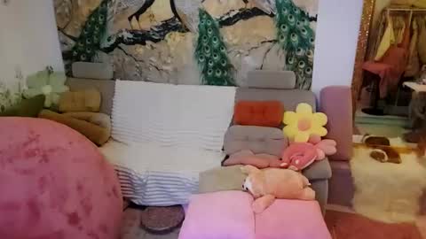 Snapshot of wannafeelitall chatting on 11-10-25, 06:18 Emilia inst online show from 11-10-25, 06:18