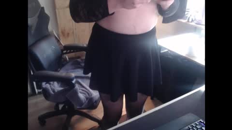 Nicki Rogers online show from 10-22-25, 03:23