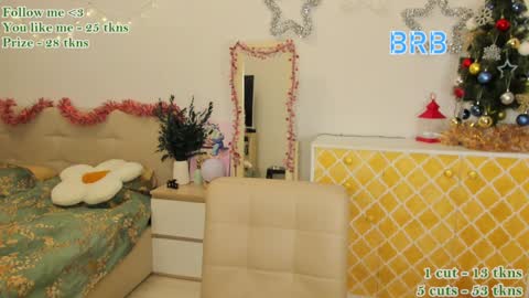 Snapshot of watermelon_sugar_ chatting on 12-14-24, 04:20 Tess Pls support me with Can we reach 155 my favorite number online show from 12-14-24, 04:20