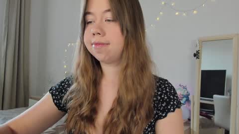 Snapshot of watermelon_sugar_ chatting on 01-21-25, 08:41 Tess Pls support me with Can we reach 155 my favorite number online show from 01-21-25, 08:41