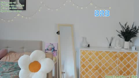 Snapshot of watermelon_sugar_ chatting on 02-14-25, 12:57 Tess Pls support me with Can we reach 155 my favorite number online show from 02-14-25, 12:57