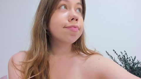 Snapshot of watermelon_sugar_ chatting on 03-03-25, 12:58 Tess Pls support me with Can we reach 155 my favorite number online show from 03-03-25, 12:58