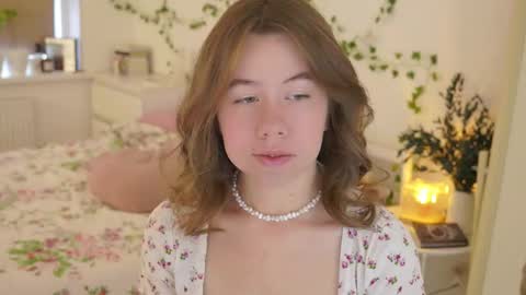 Snapshot of watermelon_sugar_ chatting on 10-24-25, 10:33 Tess Pls support me with Can we reach 155 my favorite number online show from 10-24-25, 10:33