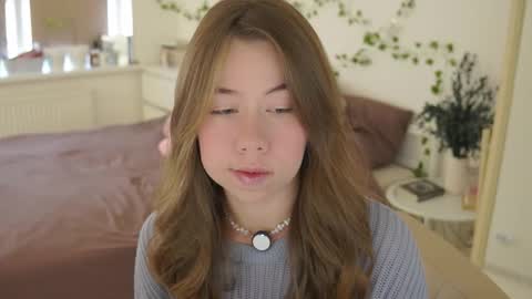 Snapshot of watermelon_sugar_ chatting on 11-19-25, 10:37 Tess Pls support me with Can we reach 155 my favorite number online show from 11-19-25, 10:37