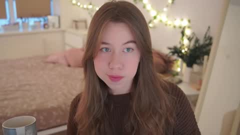 Snapshot of watermelon_sugar_ chatting on 11-30-25, 12:31 Tess Pls support me with Can we reach 155 my favorite number online show from 11-30-25, 12:31