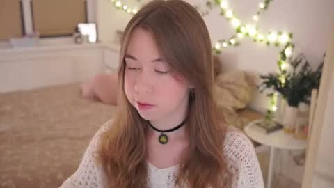 Snapshot of watermelon_sugar_ chatting on 12-03-25, 02:48 Tess Pls support me with Can we reach 155 my favorite number online show from 12-03-25, 02:48