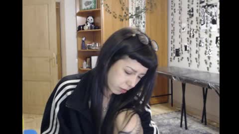 Mina online show from 11-16-25, 08:36