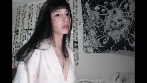 Snapshot of wavy_nights chatting on 05-11-26, 08:28 Mina online show from 05-11-26, 08:28