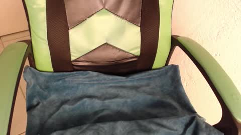 Trixie 3 online show from 10-30-25, 02:07