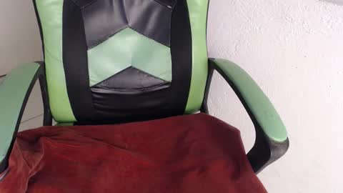 Trixie 3 online show from 12-16-25, 02:22