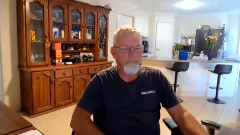Snapshot of wellhelloo chatting on 05-15-26, 05:03 Wellhelloo online show from 05-15-26, 05:03