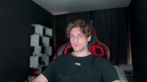 Snapshot of wellidonehere chatting on 11-03-25, 11:04 wellidonehere online show from 11-03-25, 11:04