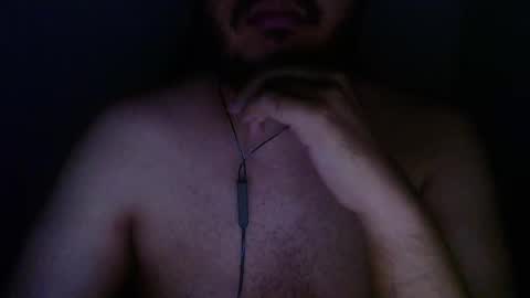 Snapshot of wellingtont chatting on 12-18-25, 05:35 wellingtont online show from 12-18-25, 05:35